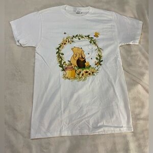NWOT Disney Inspired Winnie The Pooh Eating Honey With Bees Unisex Small Cotton